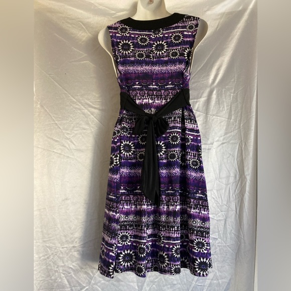 Purple Black & White Sleeveless V Neck Knee Length Dress sz L by IZ Buyer - Picture 2 of 6
